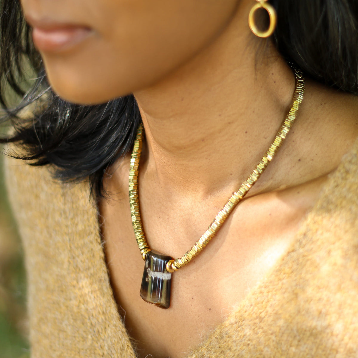 Collier Agate Fleur noire et Hématite dorée
