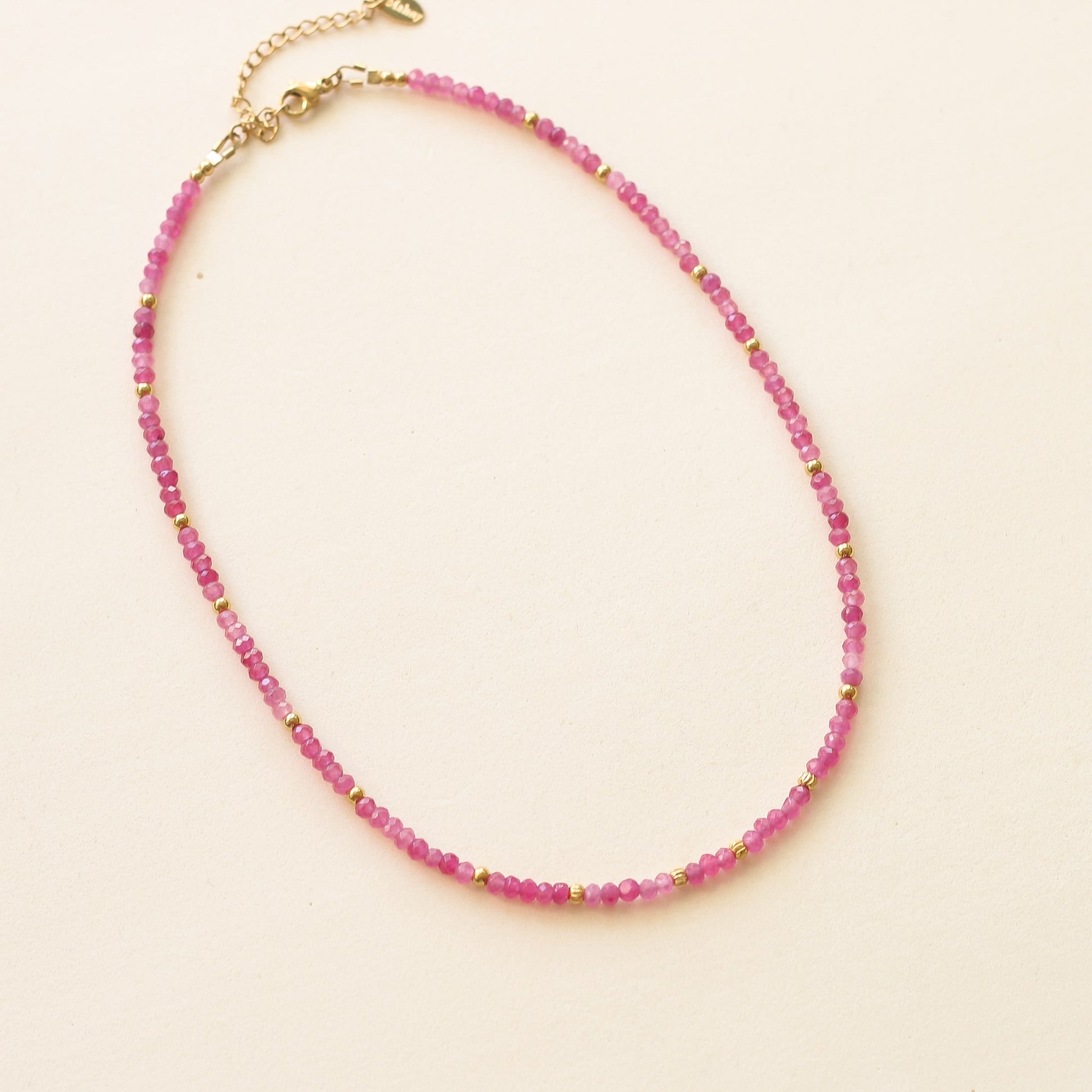 le collier à offrir a sa soeur, rose en Agate fuchsia 