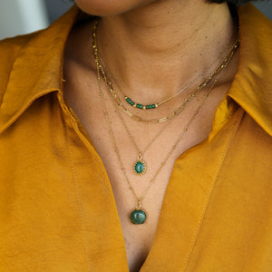 collier monté à la main avec son pendentif en Agate mousse dentelé 