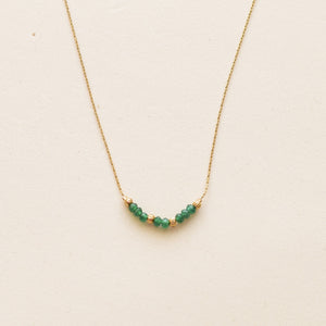 collier à chaine fine avec des perles d'Agate verte minimalistes