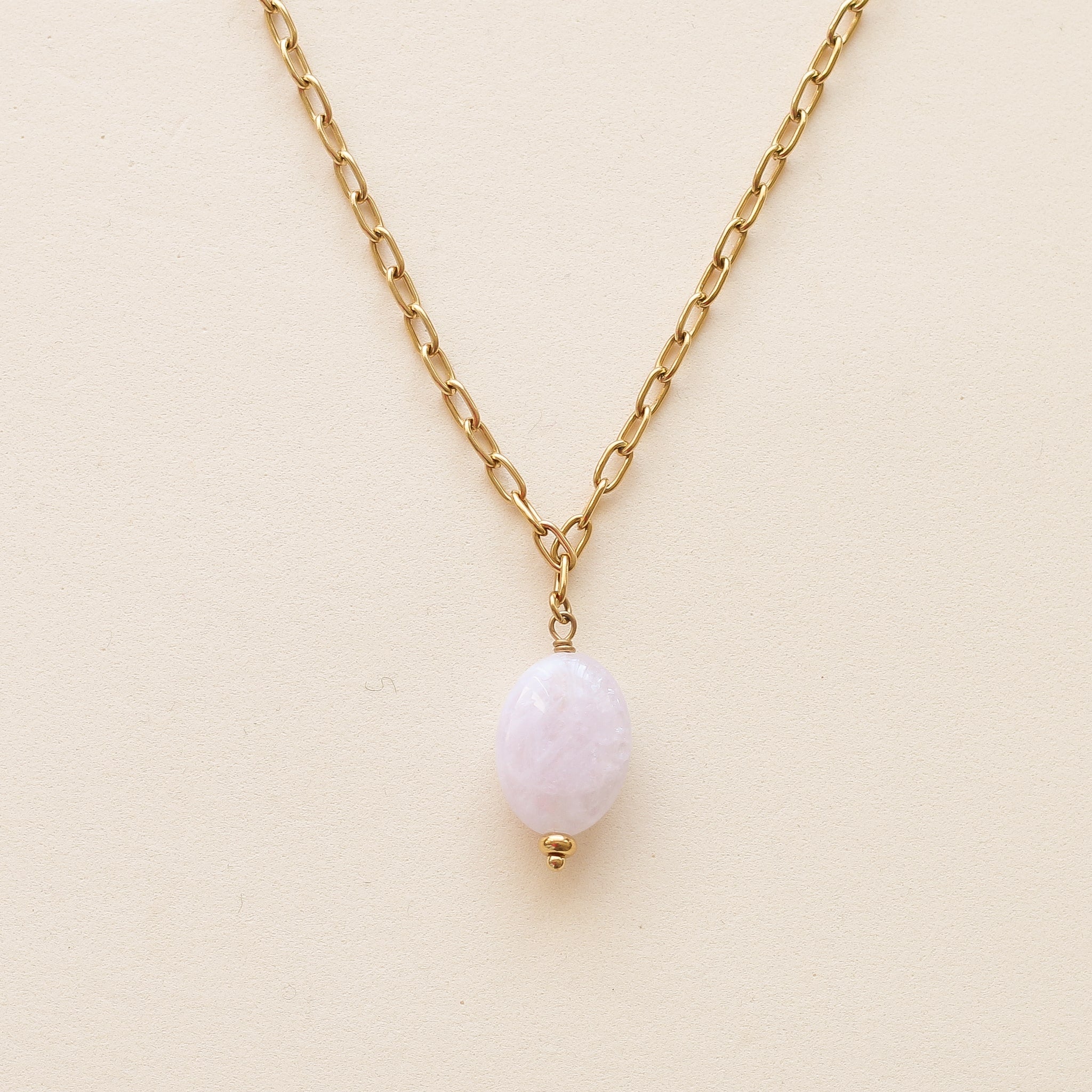 collier avec une Améthyste lavande sur une chaine épaisse
