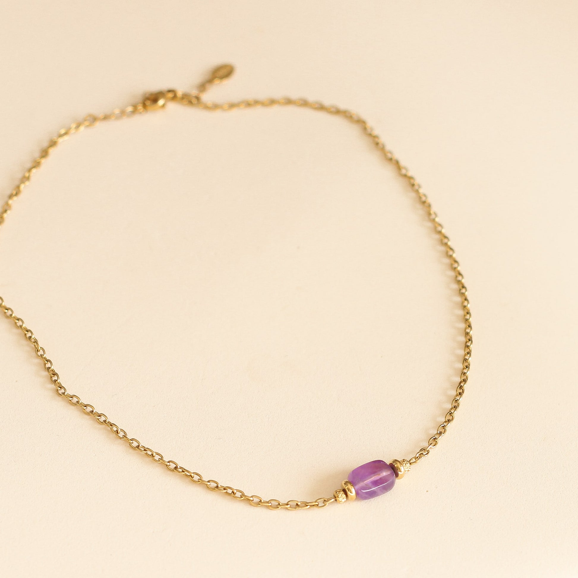 le collier parfait pour un cadeau d'anniversaire, chaine dorée et Améthyste violette 
