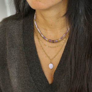 collier aux teintes violettes de l'Améthyste lavande, pour vos look du printemps