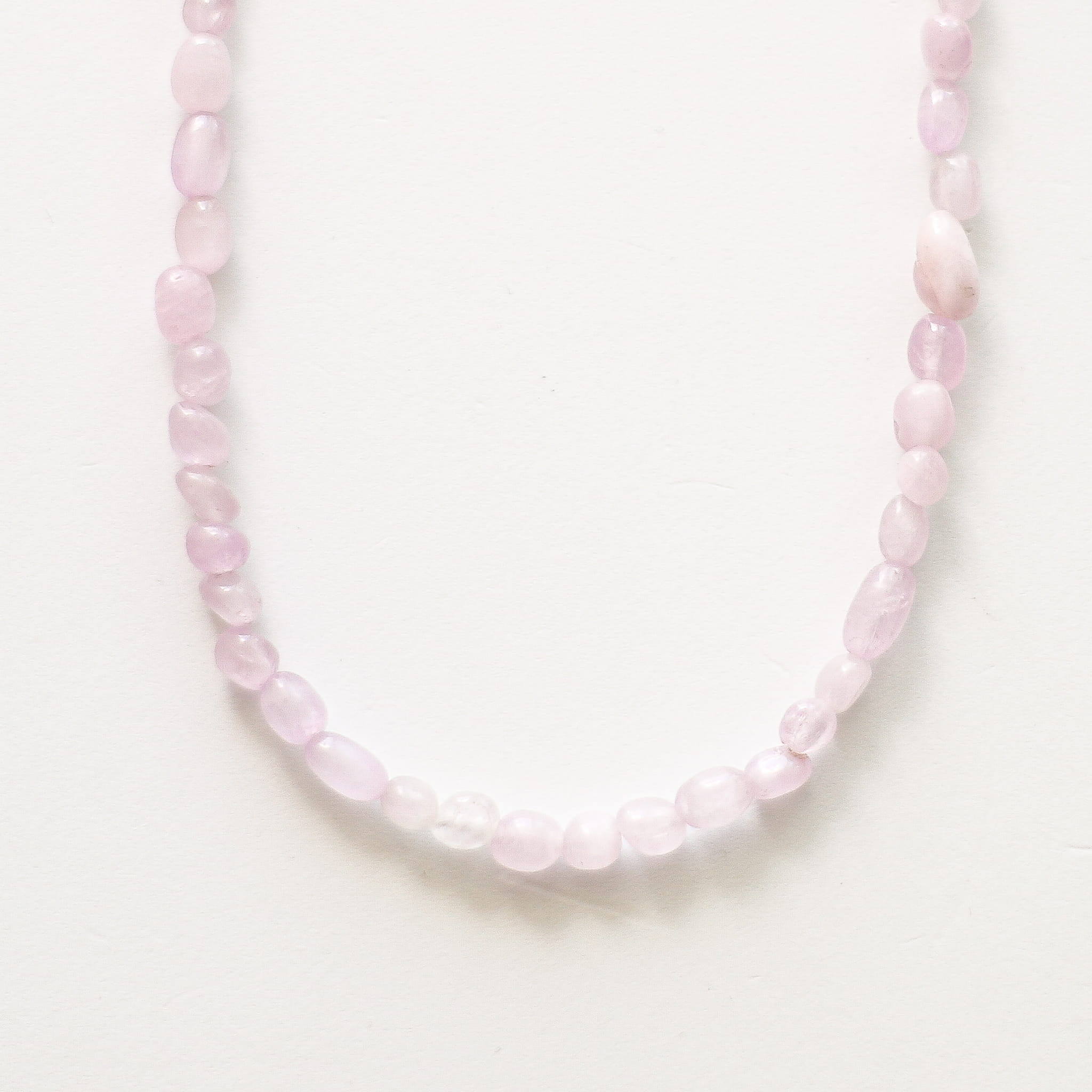 Collier en améthyste lavande, pierre naturelle fine.