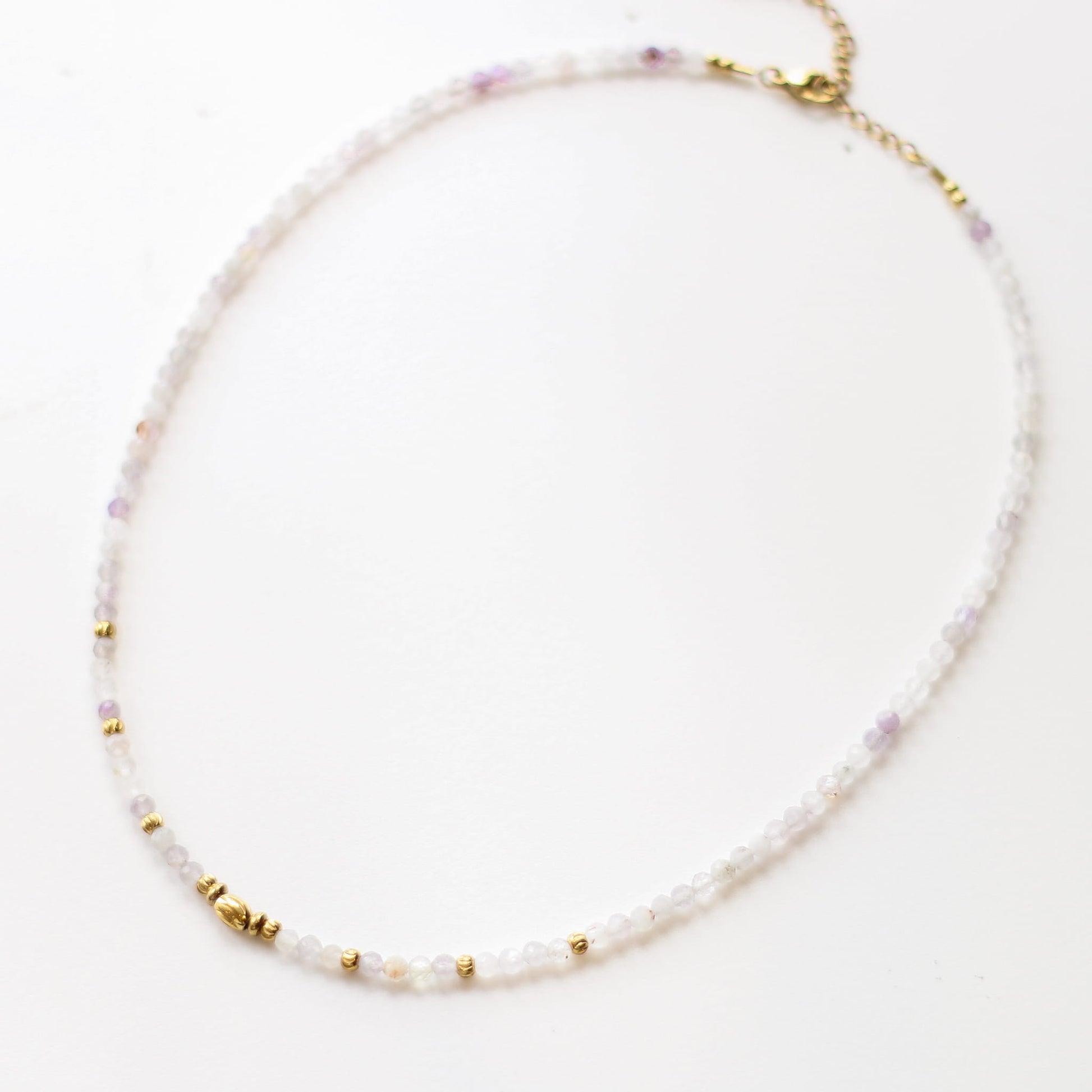 Collier en améthyste lavande, hypoallergénique.