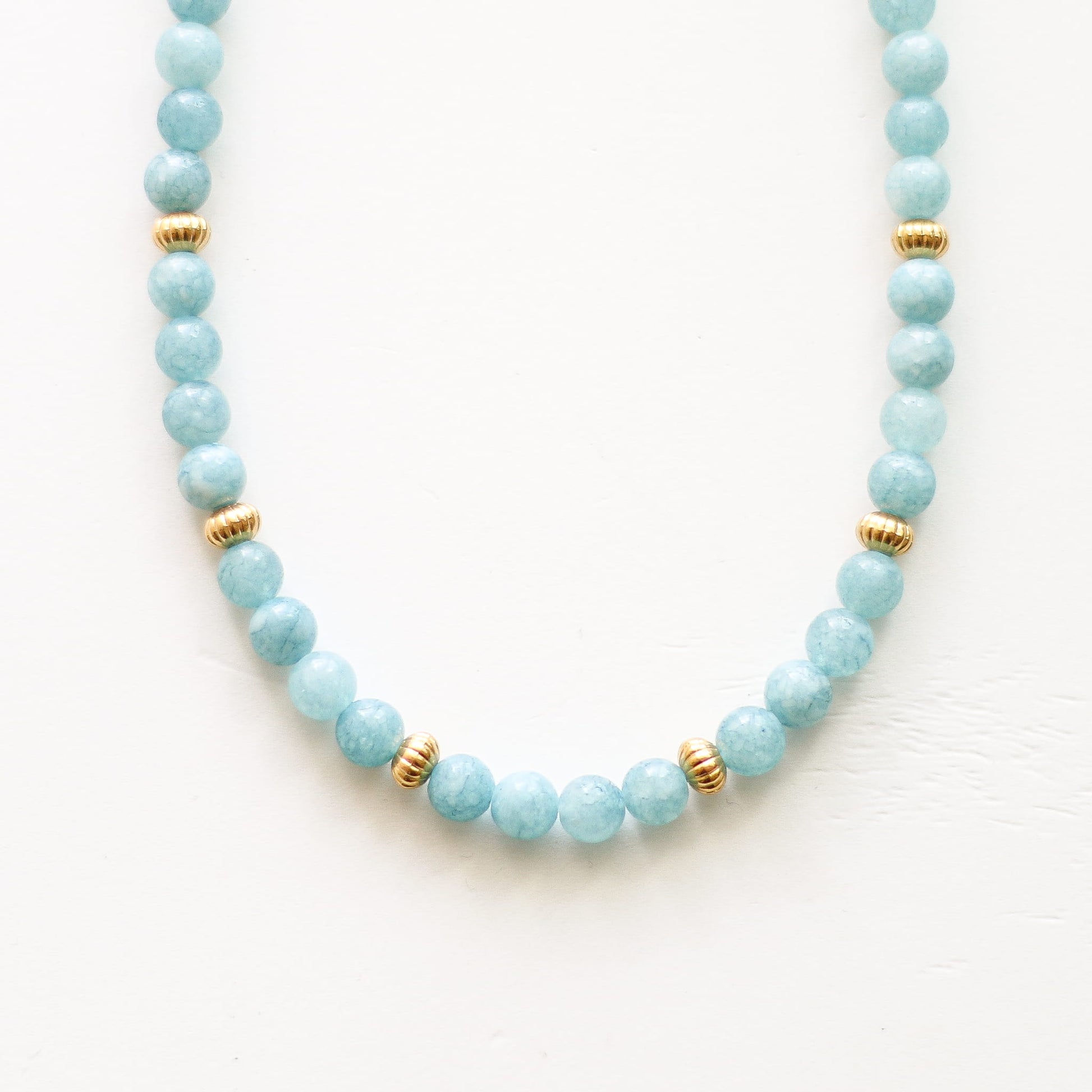 Collier en aragonite bleue, hypoallergénique.