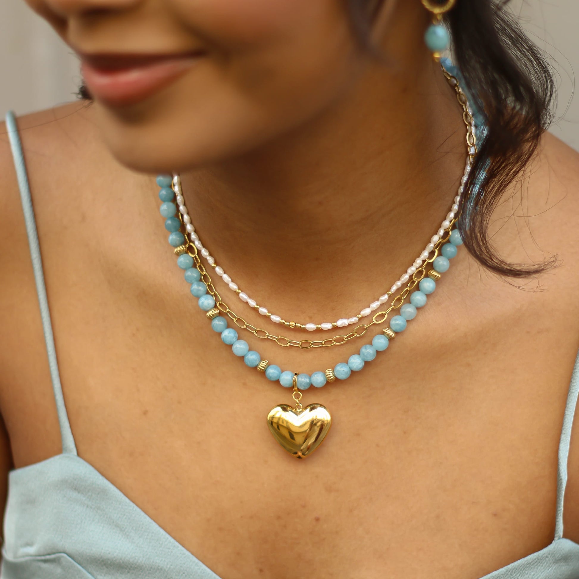 Collier en aragonite bleue, bijou femme.