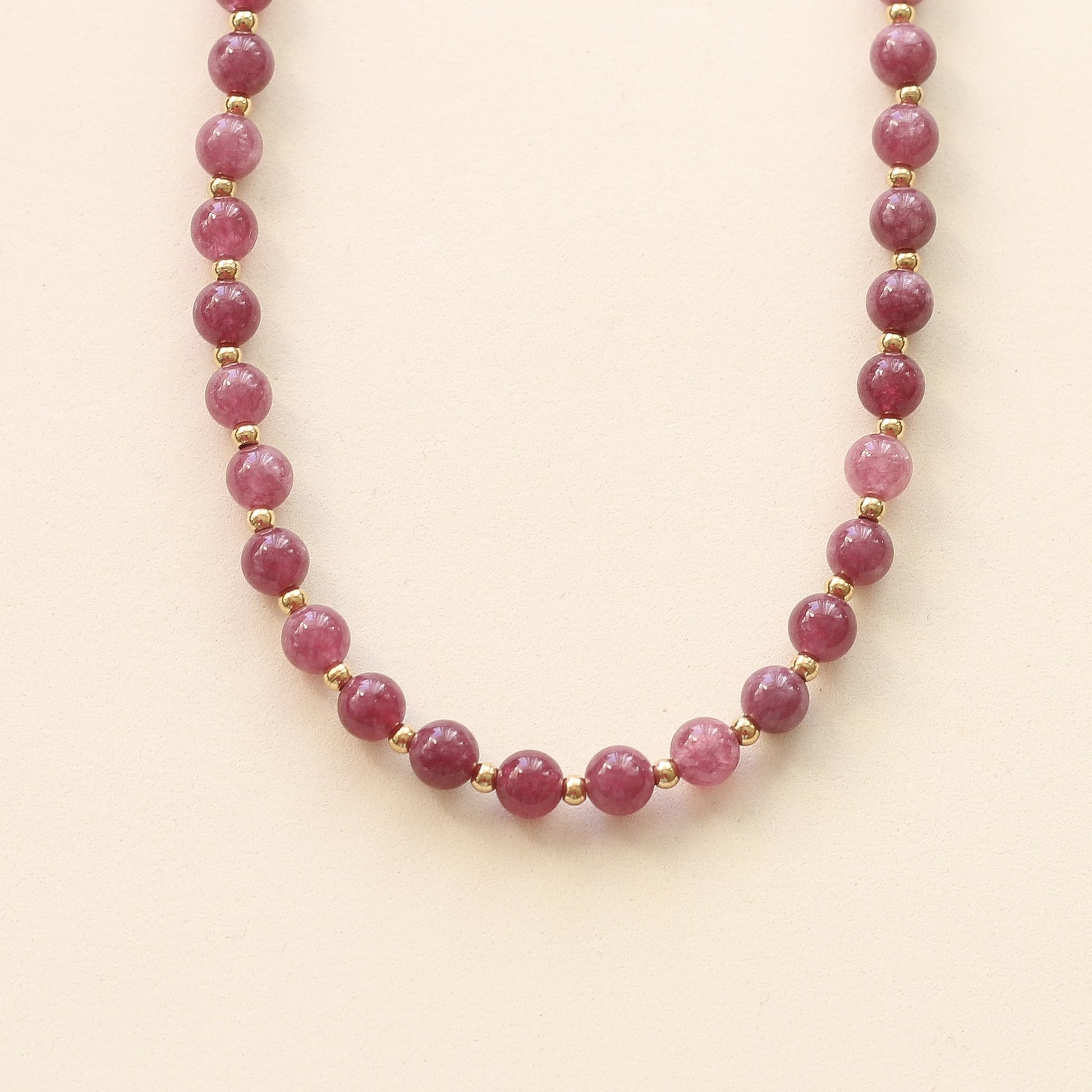 Collier Billie perlé en Aragonite cranberry teintée 