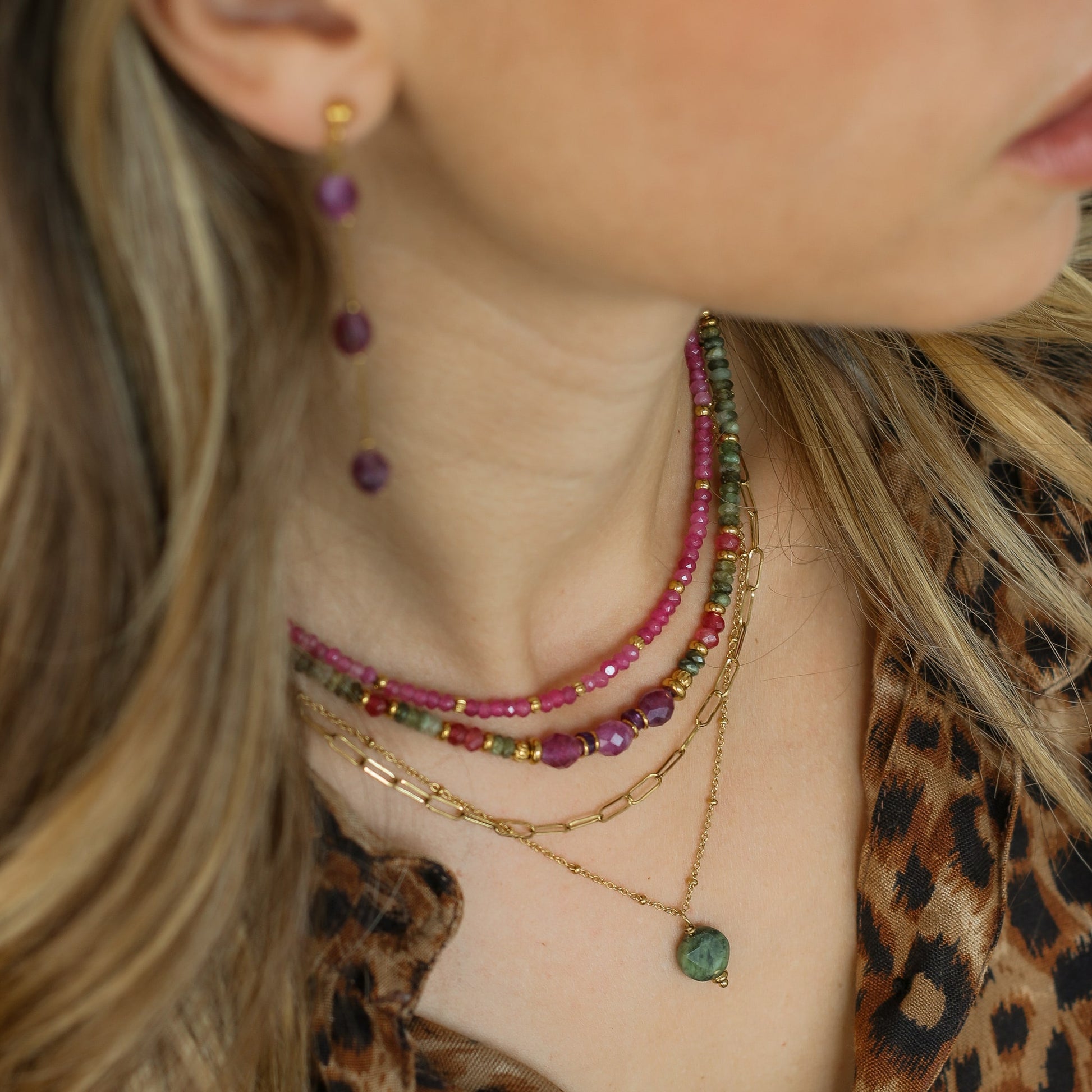 le collier qui change vos outfit, en Aragonite et Grenat vert