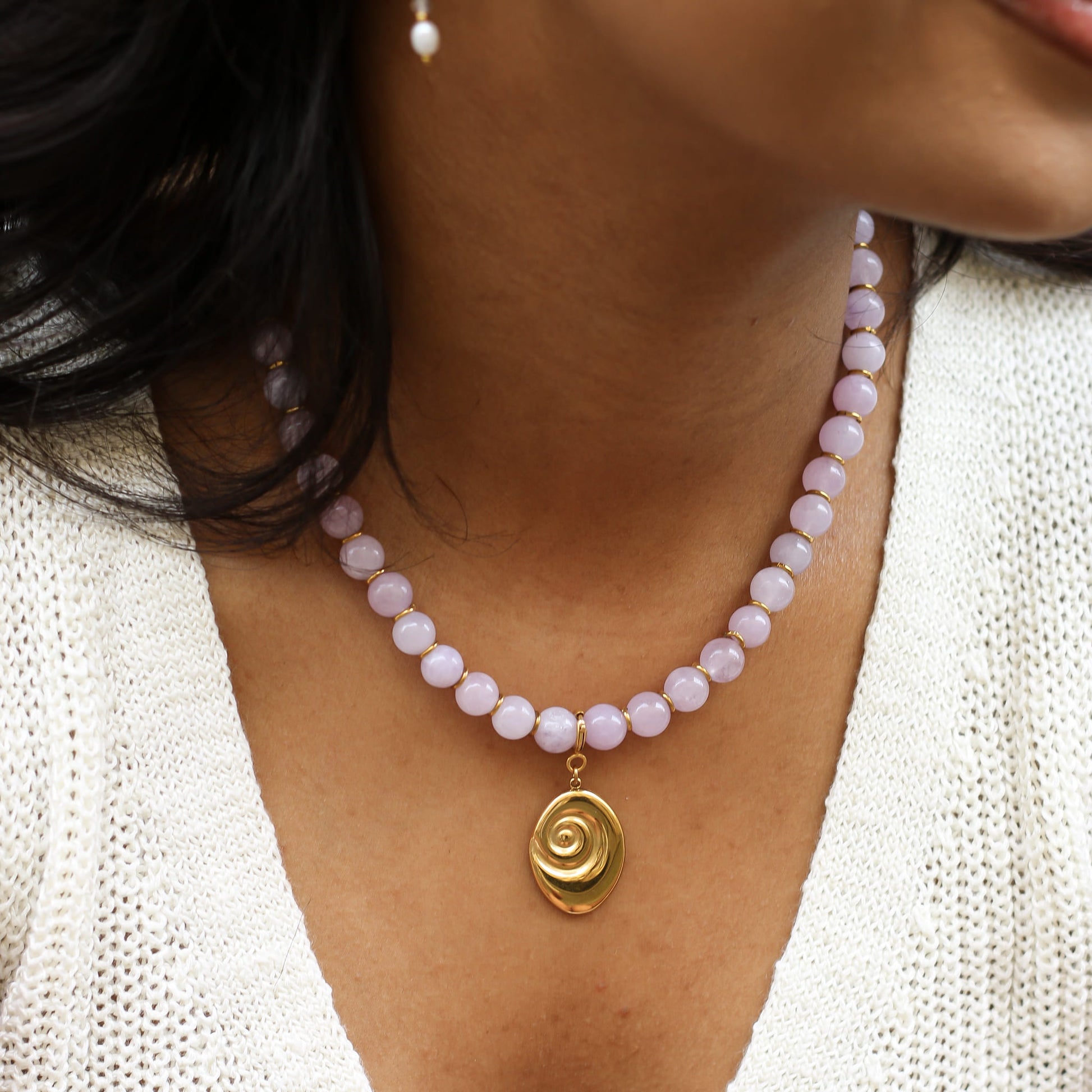 Collier en aragonite parme, bijou femme.