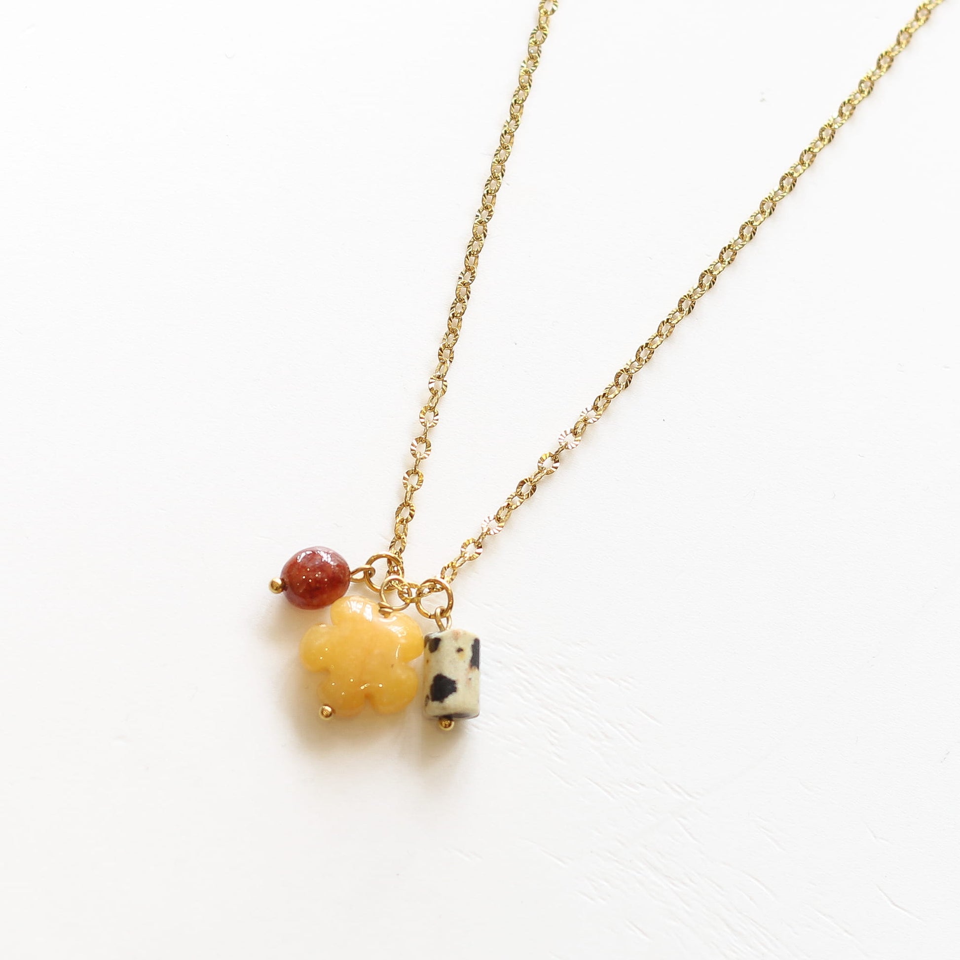 Collier Flora Aventurine Jaune, détail des pierres, pierre véritable, signé Mahny.