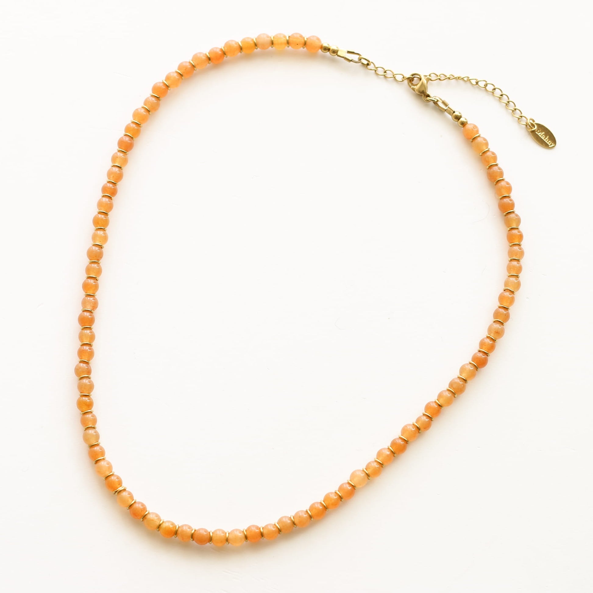 Collier Aventurine Orange gri-gris, autre angle, Mahny pierres assemblées main, Paris.