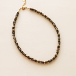 collier en Bronzite monté à la main pour lui donner ce look unique