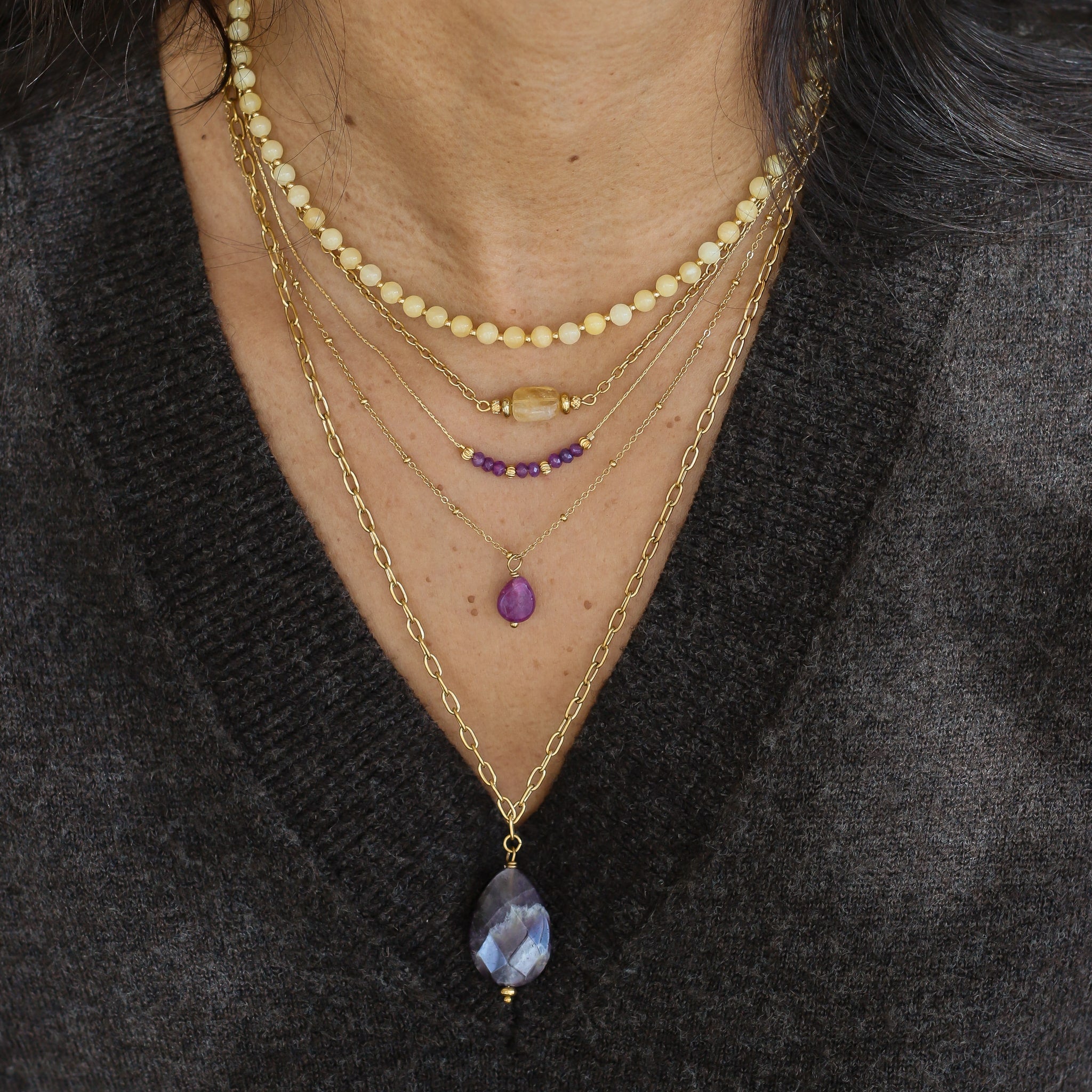 collier perlé en Calcédoine jaune monté à la main