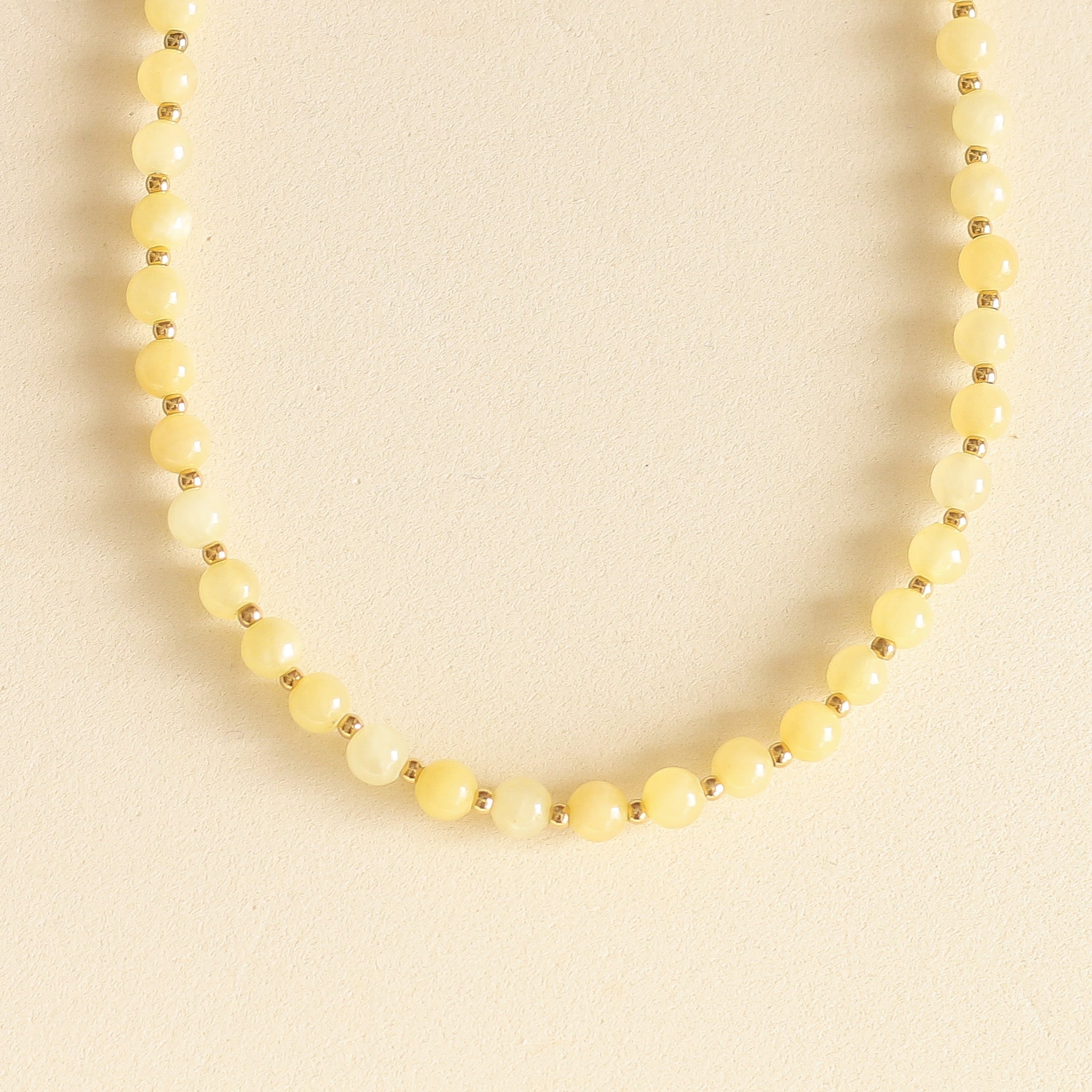 Collier Billie en perles de Calcédoine jaune 