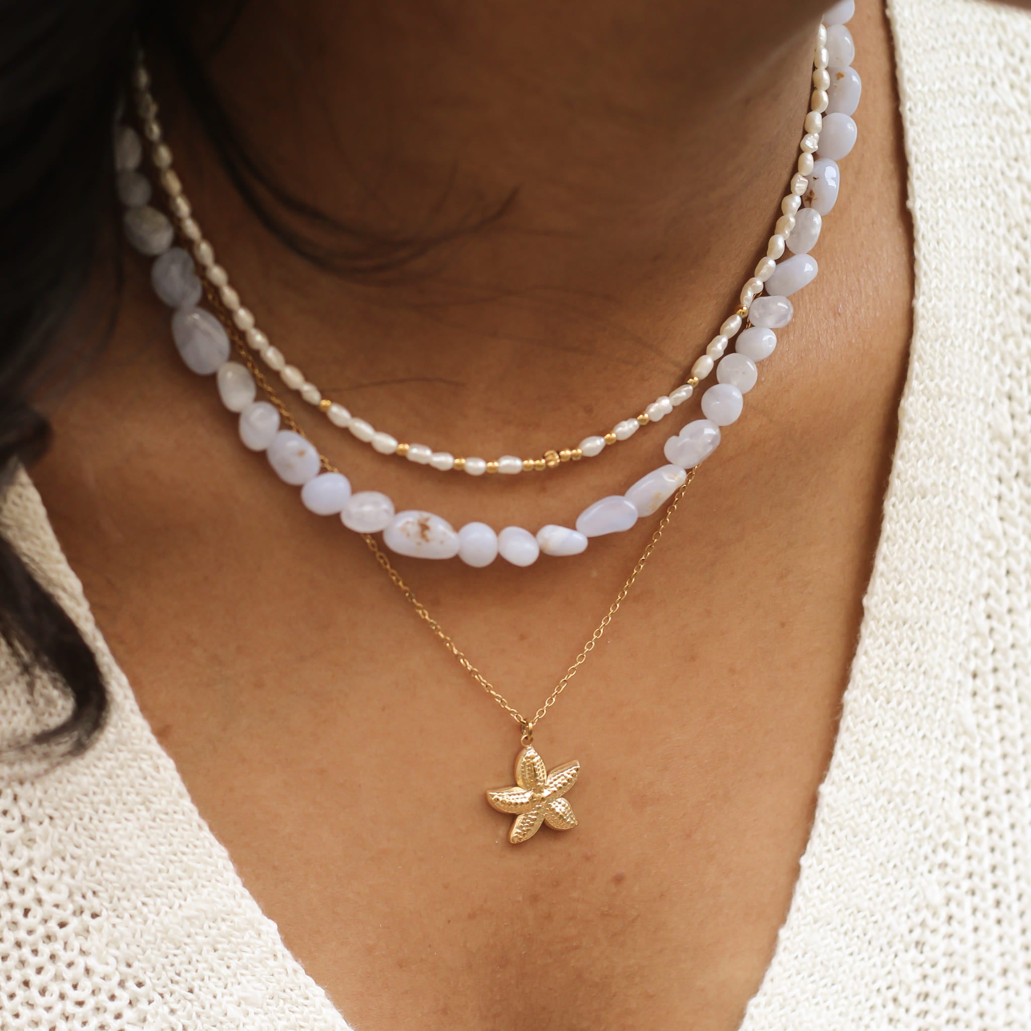 Collier en calcédoine bleue, création faite main.