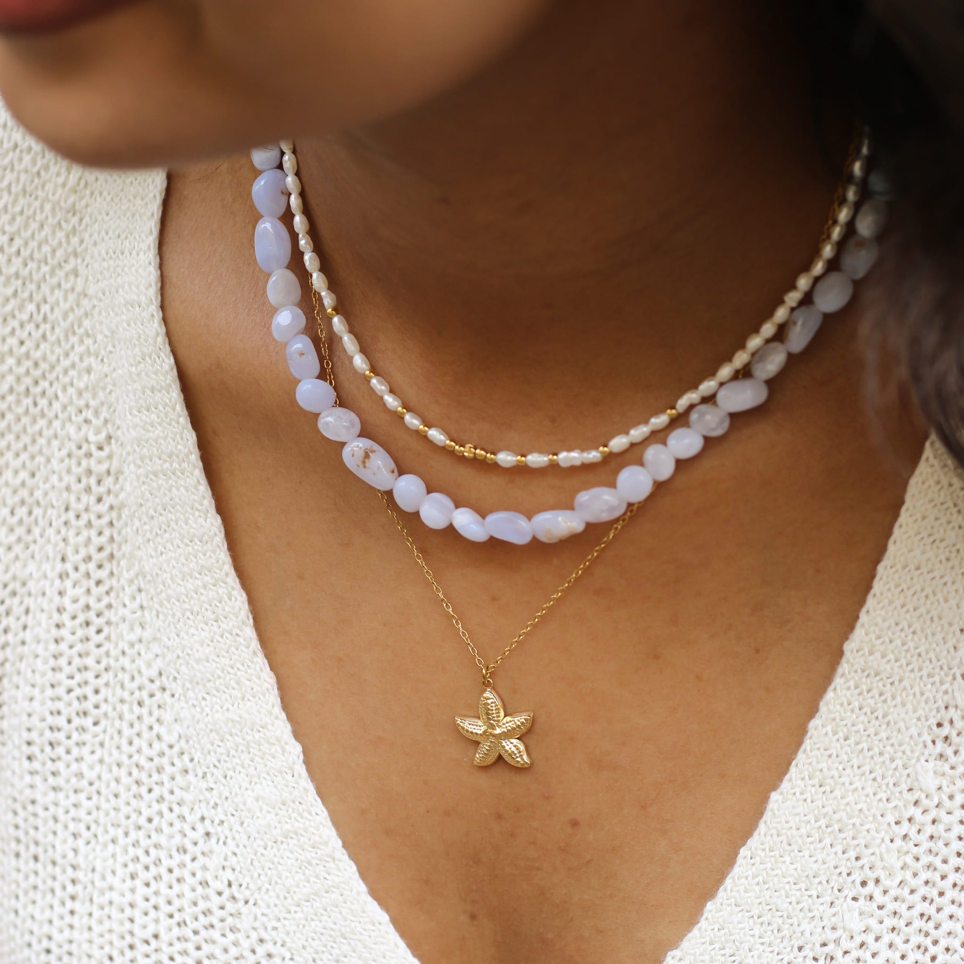 Collier en calcédoine bleue, hypoallergénique.