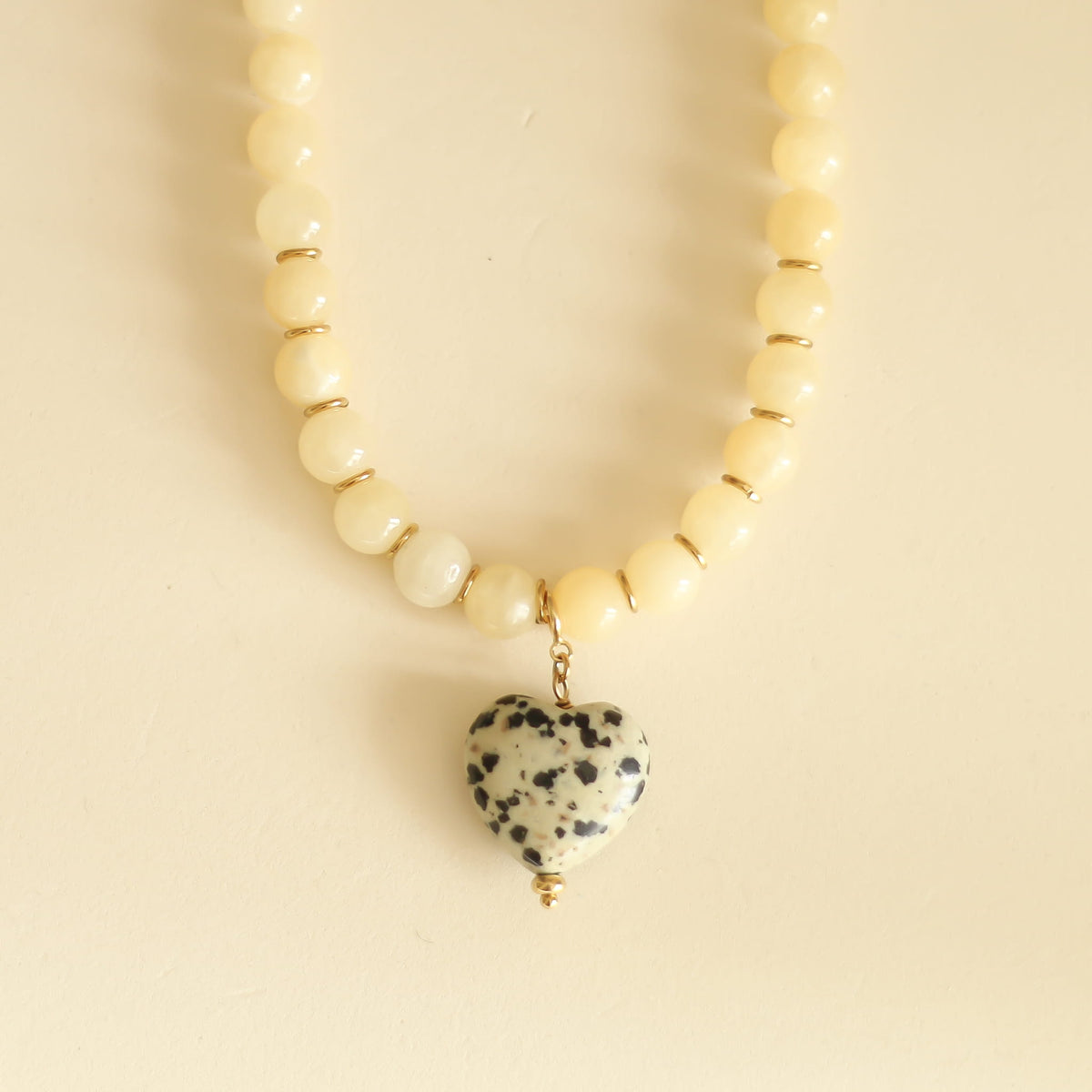 Collier Calcédoine jaune et Jaspe Dalmatien coeur