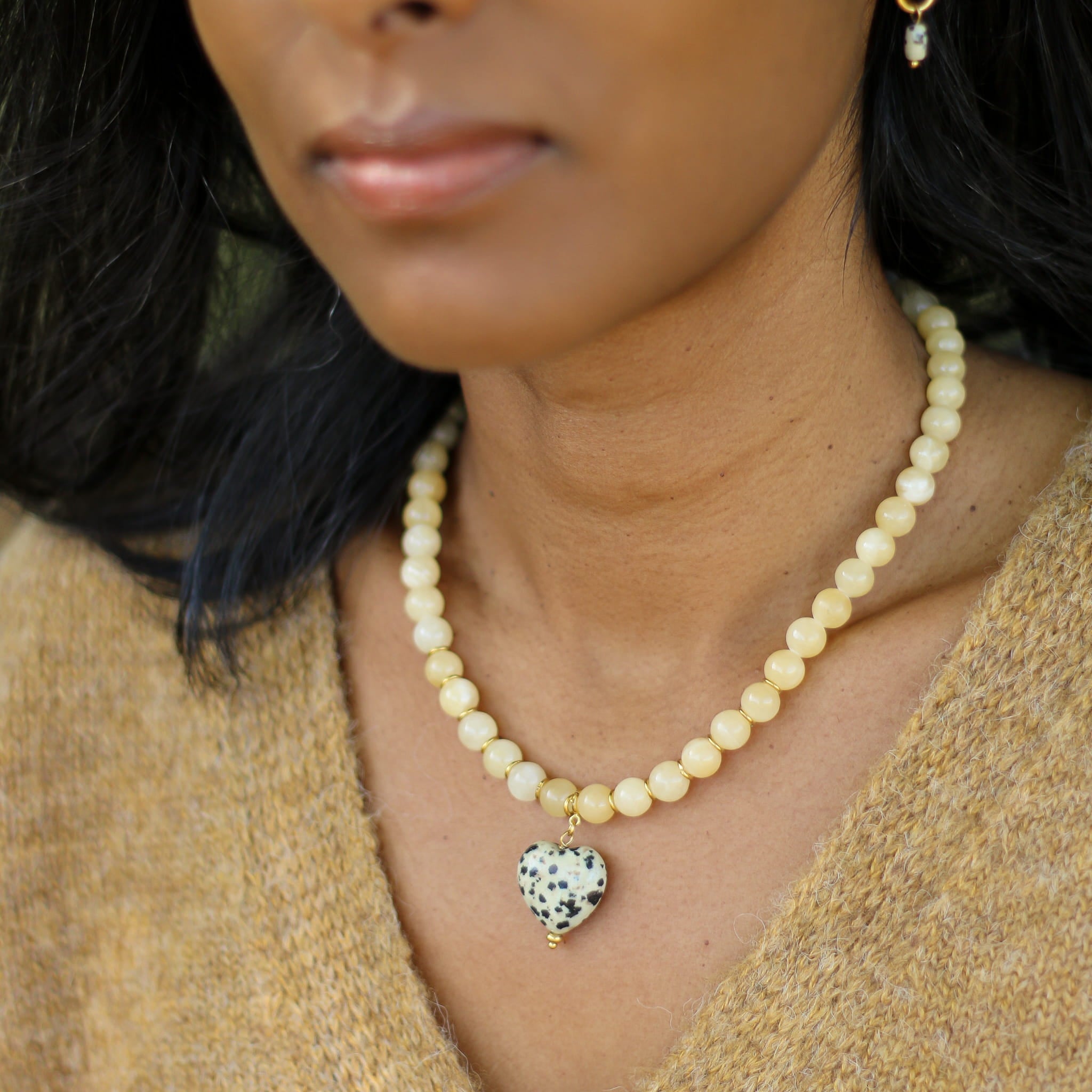 Collier Calcédoine jaune et Jaspe Dalmatien coeur