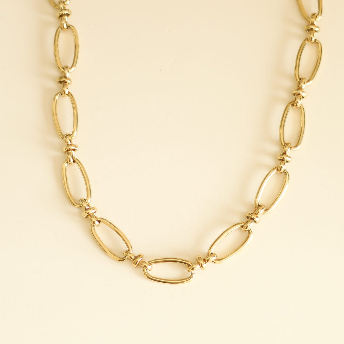 Collier chaîne dorée ovale