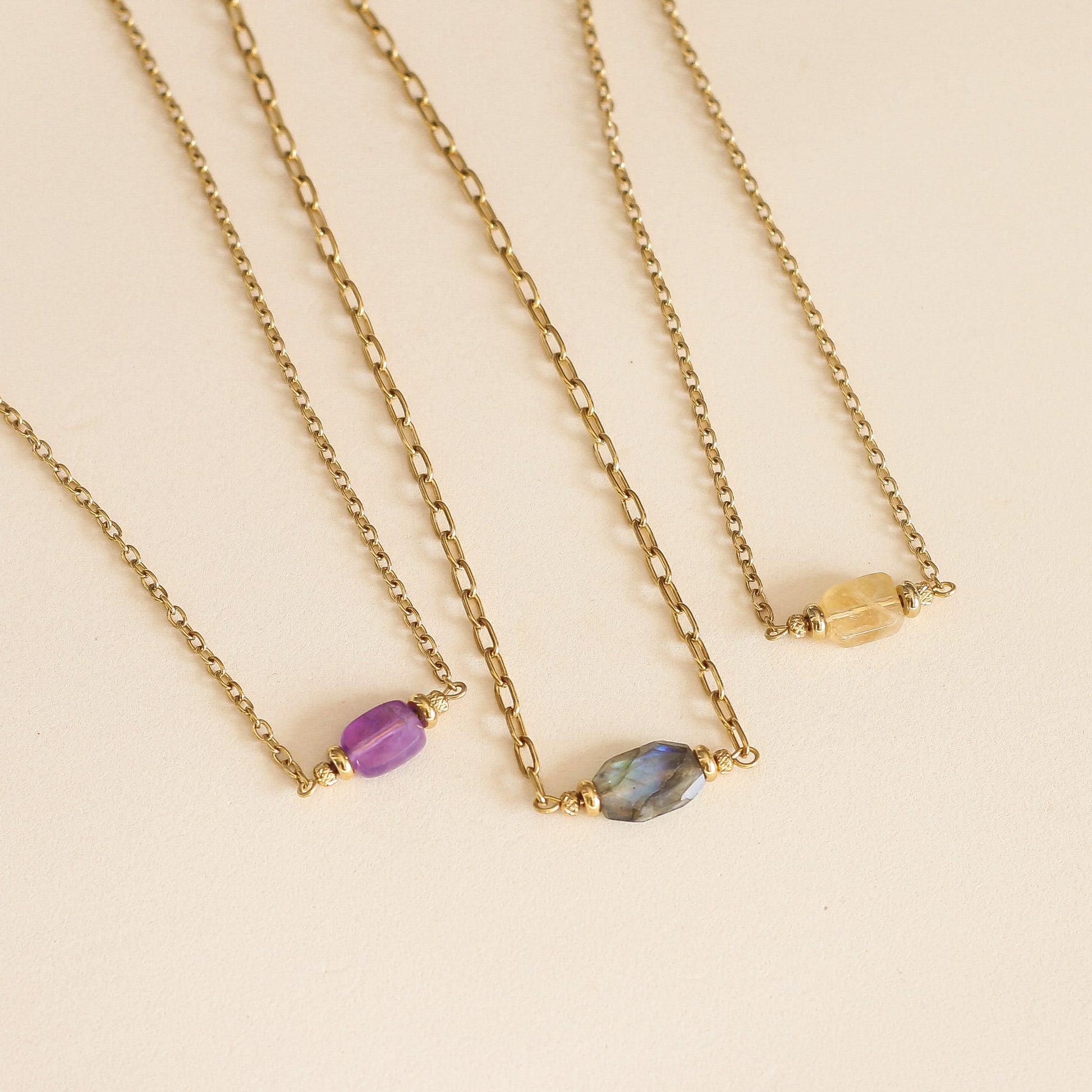 Collier avec une pierre de Citrine, pierre naturelle jaune tendance