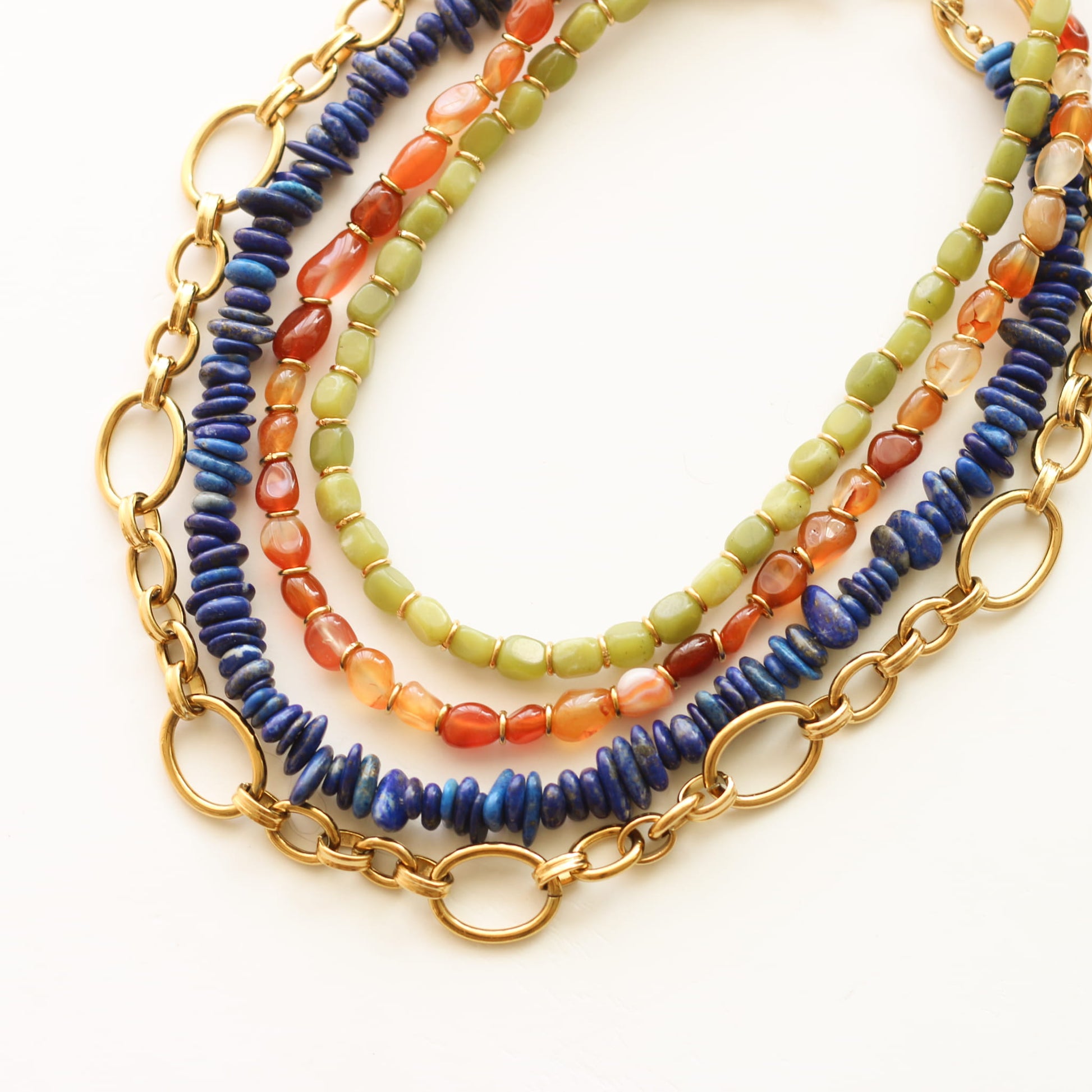 Collier chaîne Lapis Lazuli modulable, vue d'ensemble, création Mahny bijoux pierres semi-précieuses.