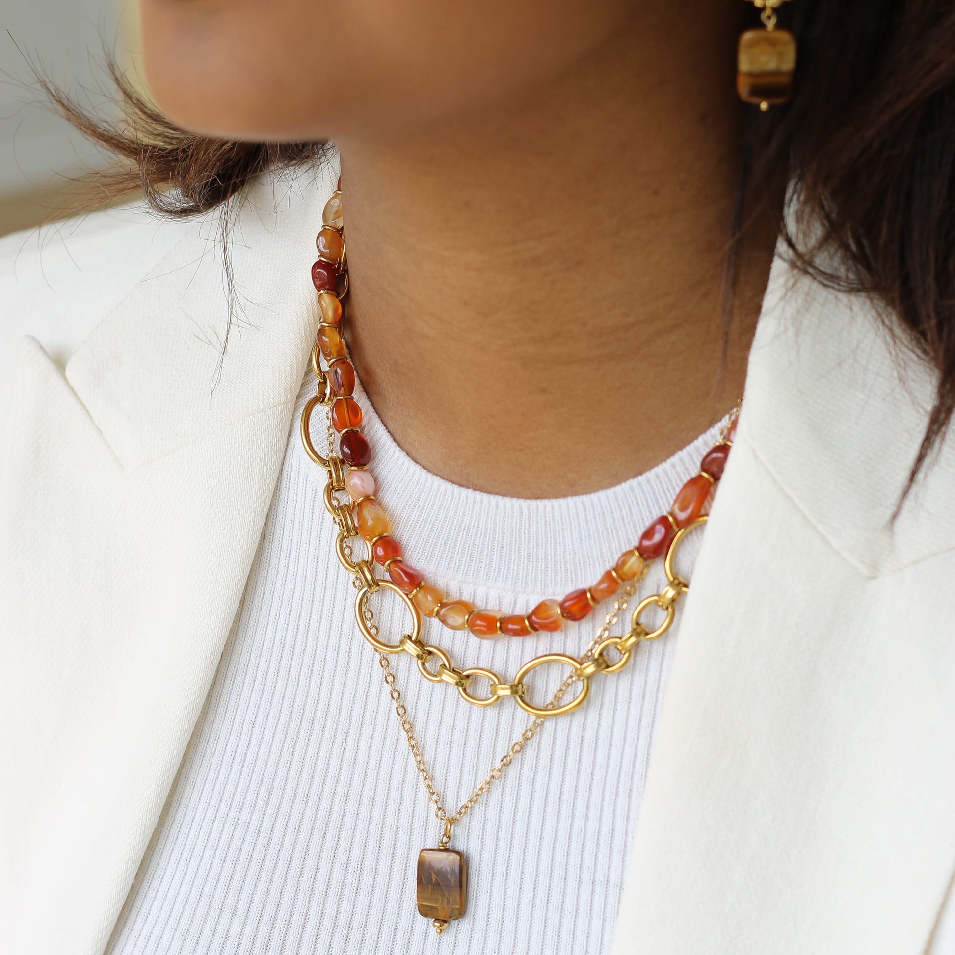 Collier chaîne Cornaline modulable, détail du fermoir signé Mahny, bijou femme pierre fine.