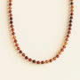 collier fin en perles de Grenat orangé et détails dorés en acier inoxydable