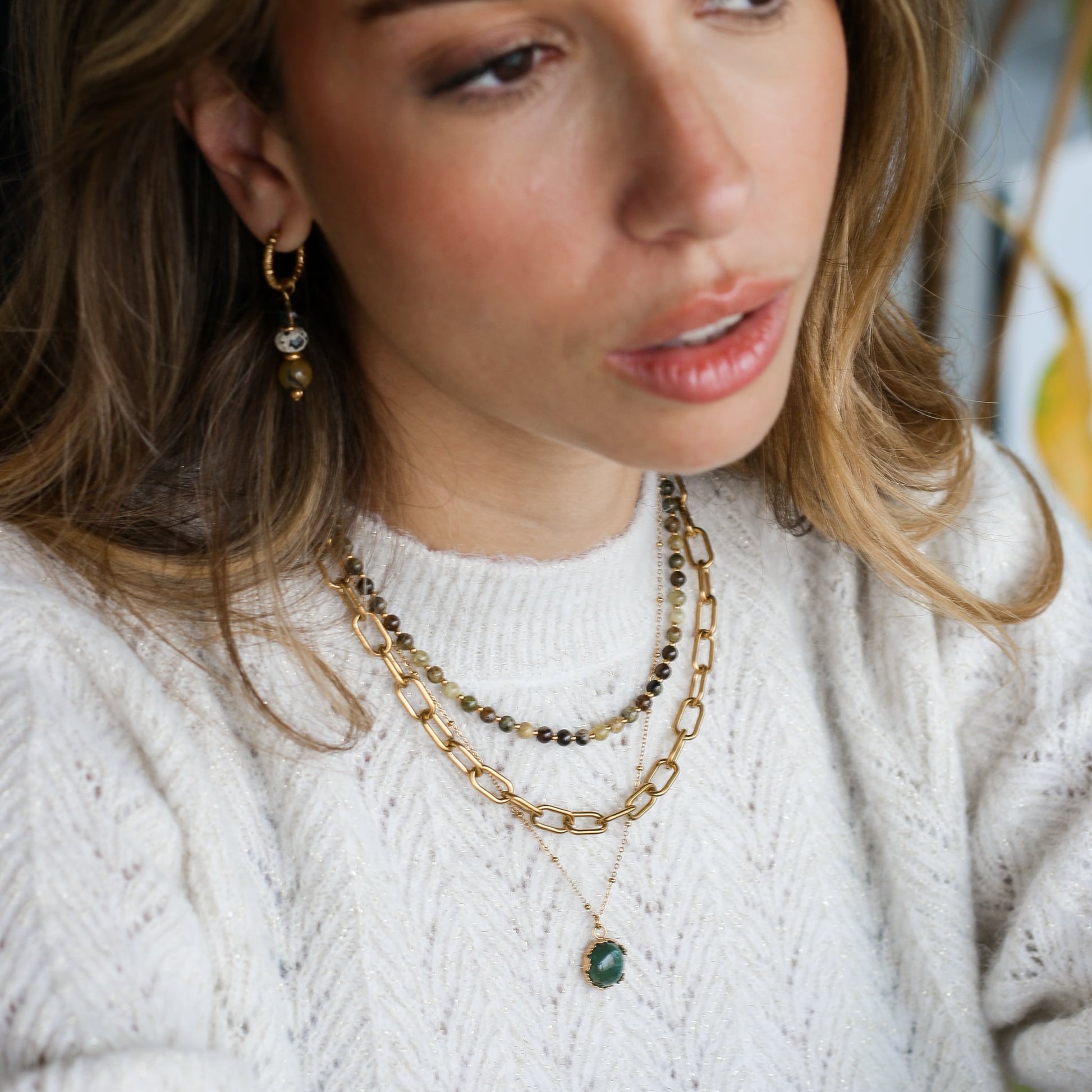 Collier Billie en Grenat vert fait à la main avec des perles fines naturelles