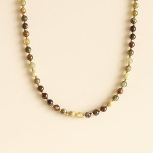 Collier Billie fin en Grenat vert, bijou délicat en pierre naturelle