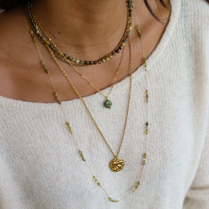 collier en perles de Grenat vert fin, le cadeau parfait pour une femme tendance 