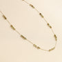 collier sautoir en chaine dorée et perles de Grenat aux teintes vertes