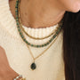 Collier moderne en perles d’hématite couleur or à porter en layering