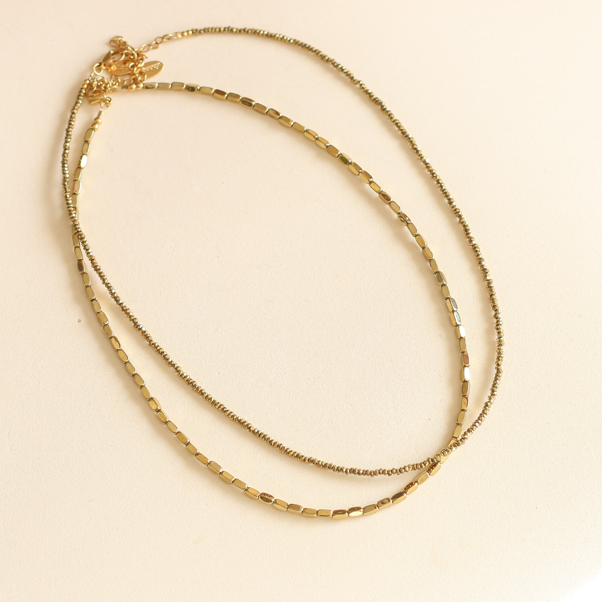 collier fin en perles d'Hématite dorées