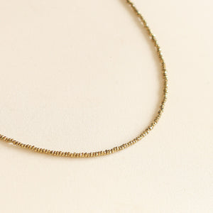 collier en perles fines d'hématite le cadeau pour un anniversaire