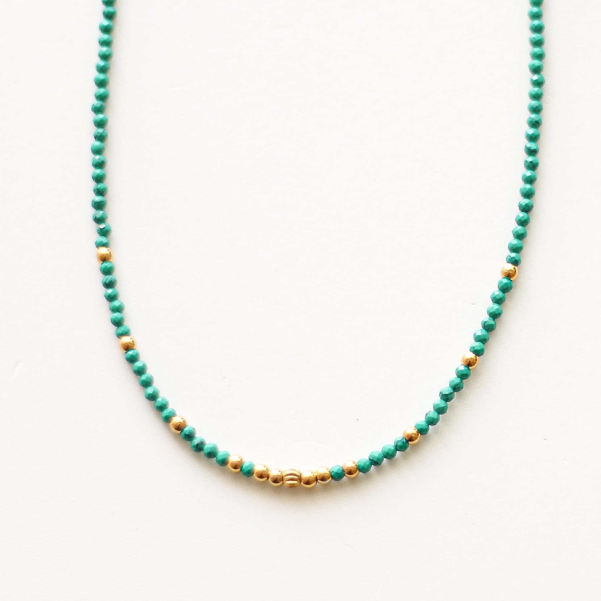 Collier en howlite, bijou femme.