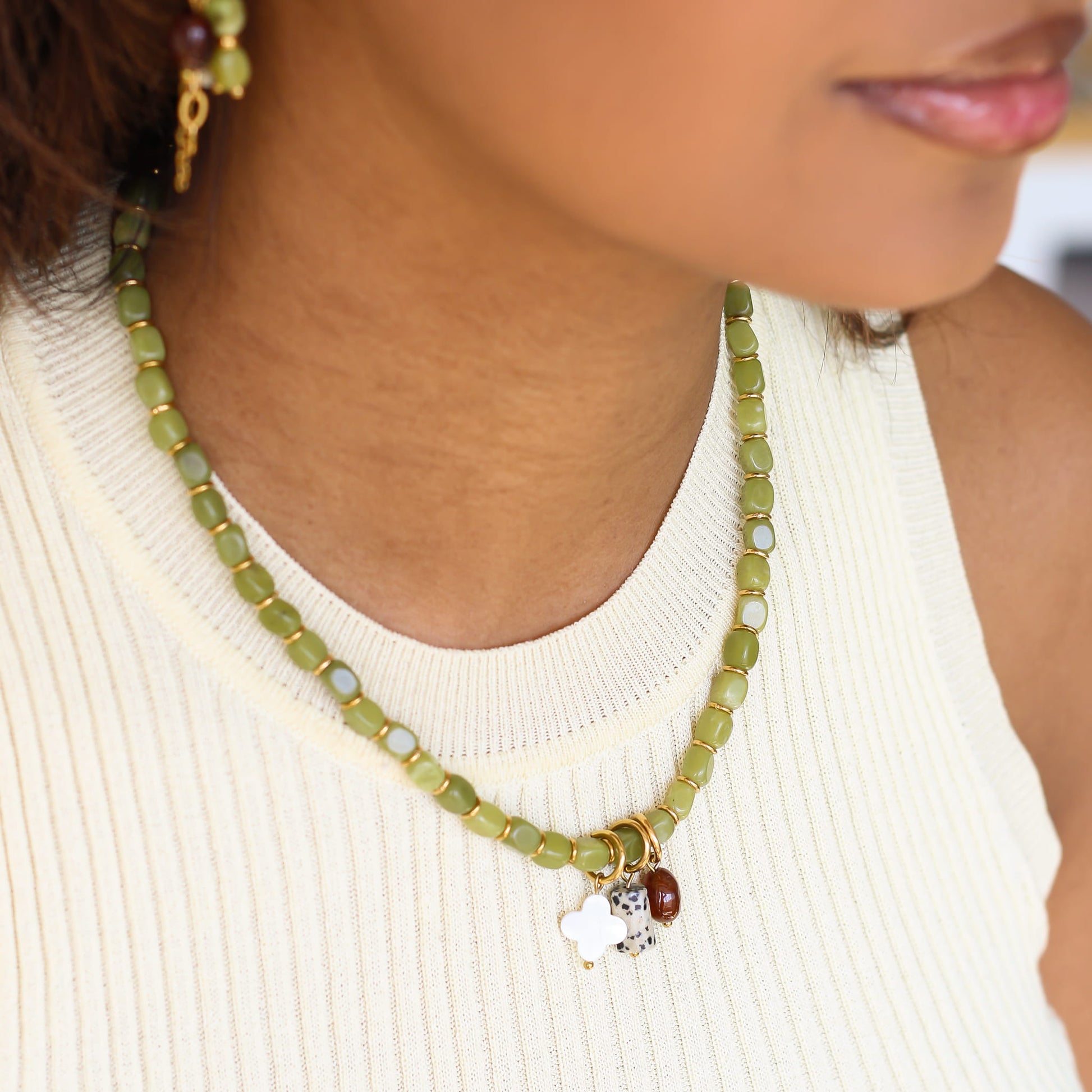Collier Jadéite Olive gri-gris, vue alternative, pierre véritable, signé Mahny.