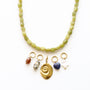 Collier Jadéite Olive gri-gris, détail des pierres, pierre véritable, signé Mahny.