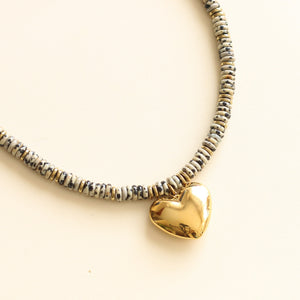 collier fait main avec des pierres de Jaspe dalmatien et un pendentif coeur