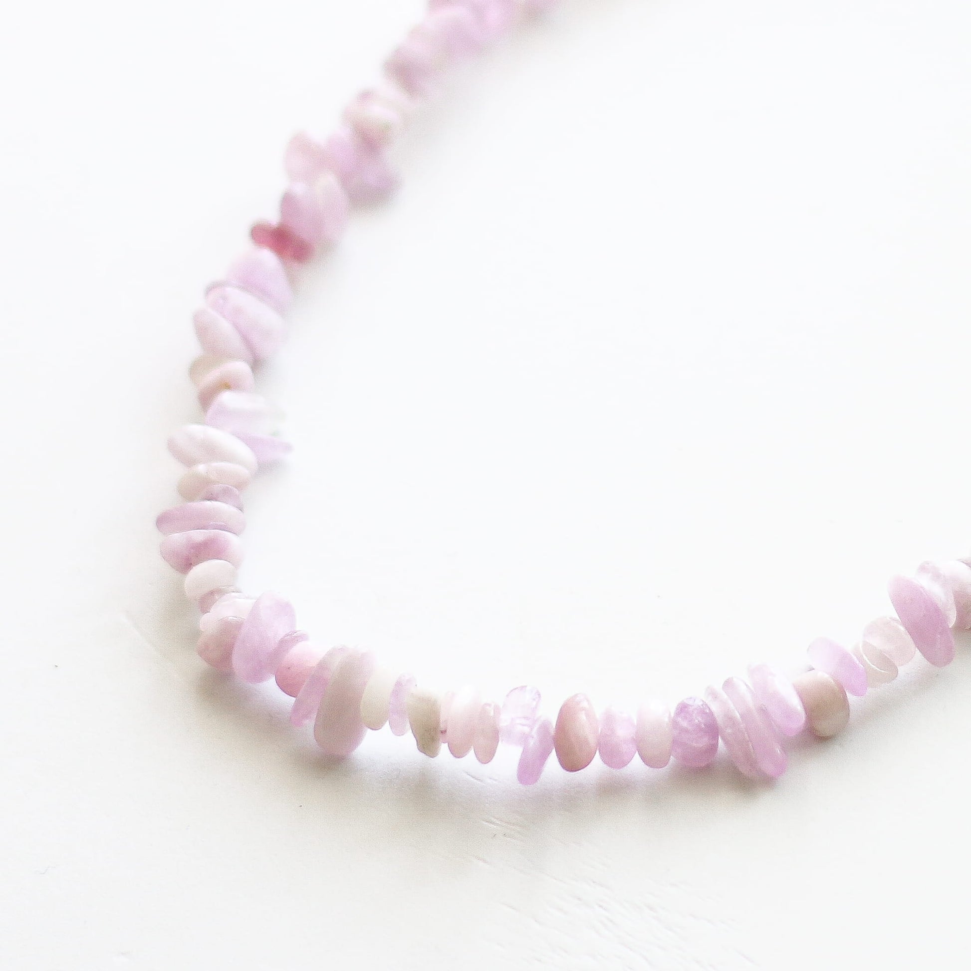 Collier en kunzite, pierre naturelle.