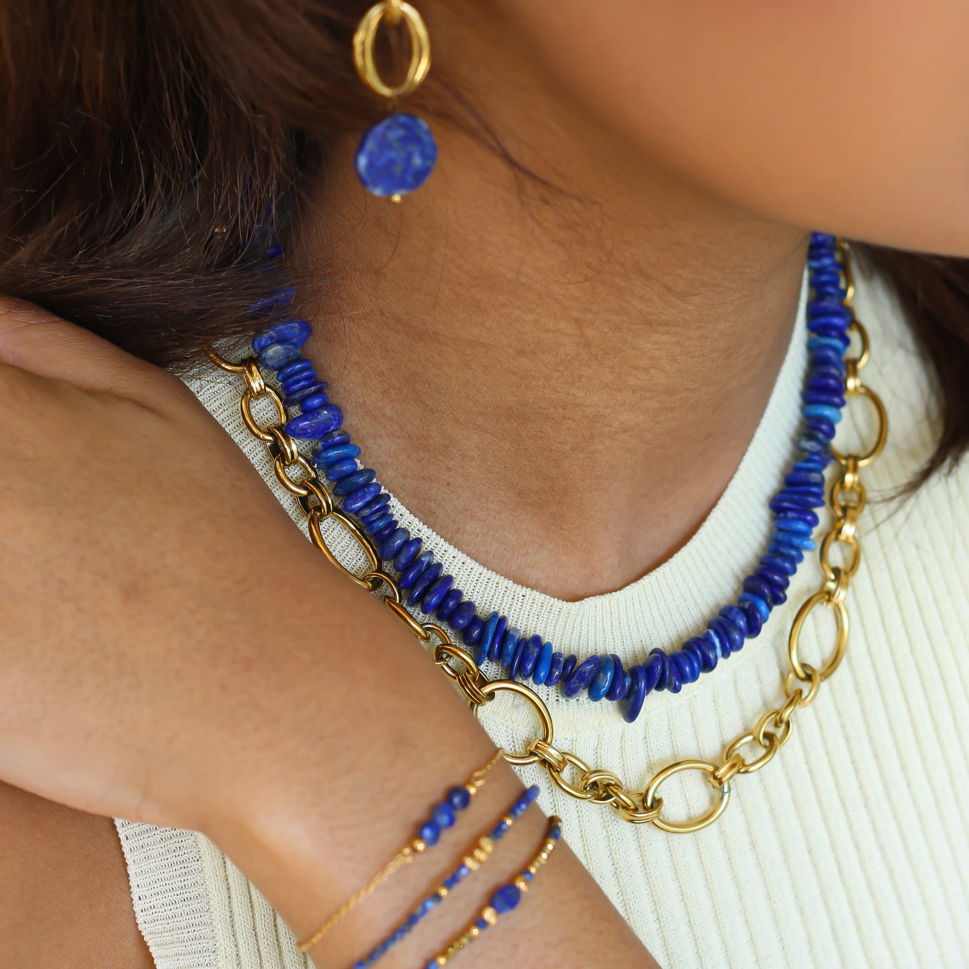 Collier chaîne Lapis Lazuli modulable, détail du fermoir signé Mahny, collection Lazuli, pierres naturelles.