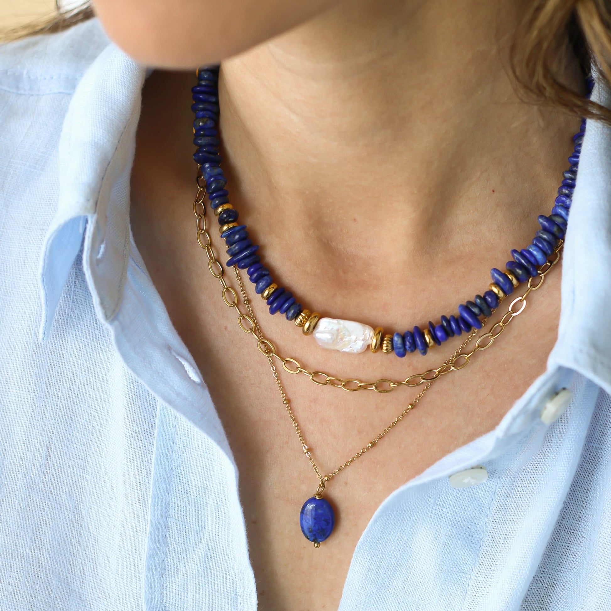 Collier Lapis Lazuli chaîne boule, vue rapprochée, Mahny bijoux pierre fine.