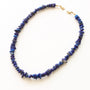 Collier chaîne Lapis Lazuli modulable, détail de la chaîne dorée, pierre véritable, signé Mahny.