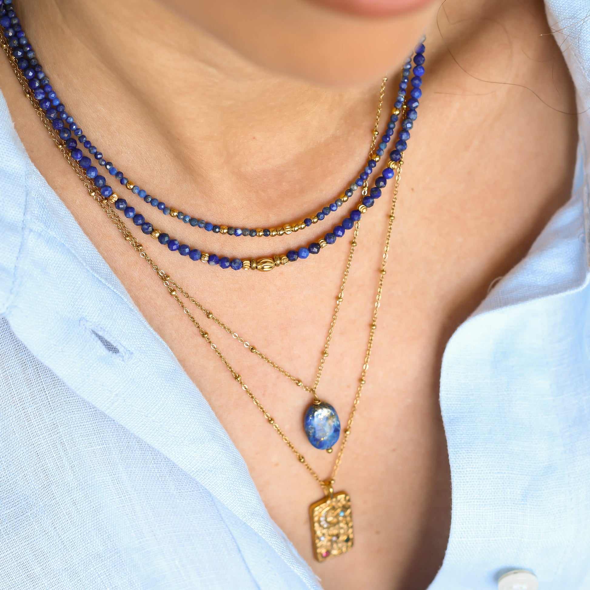 Collier Lapis Lazuli perlé, vue rapprochée, bijou femme pierres naturelles Mahny.