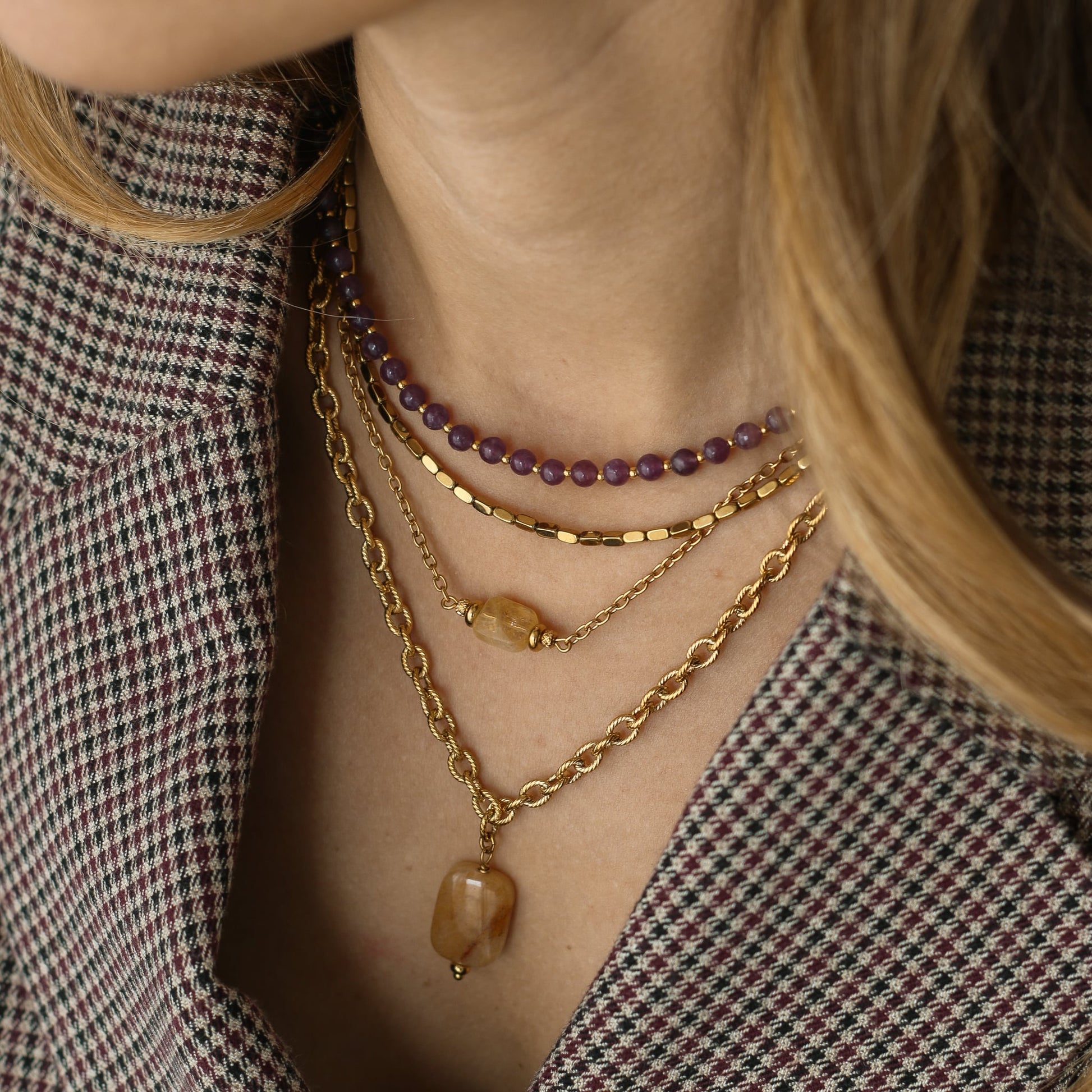 collier monté à la main en France en perles de Lépidolite violette 