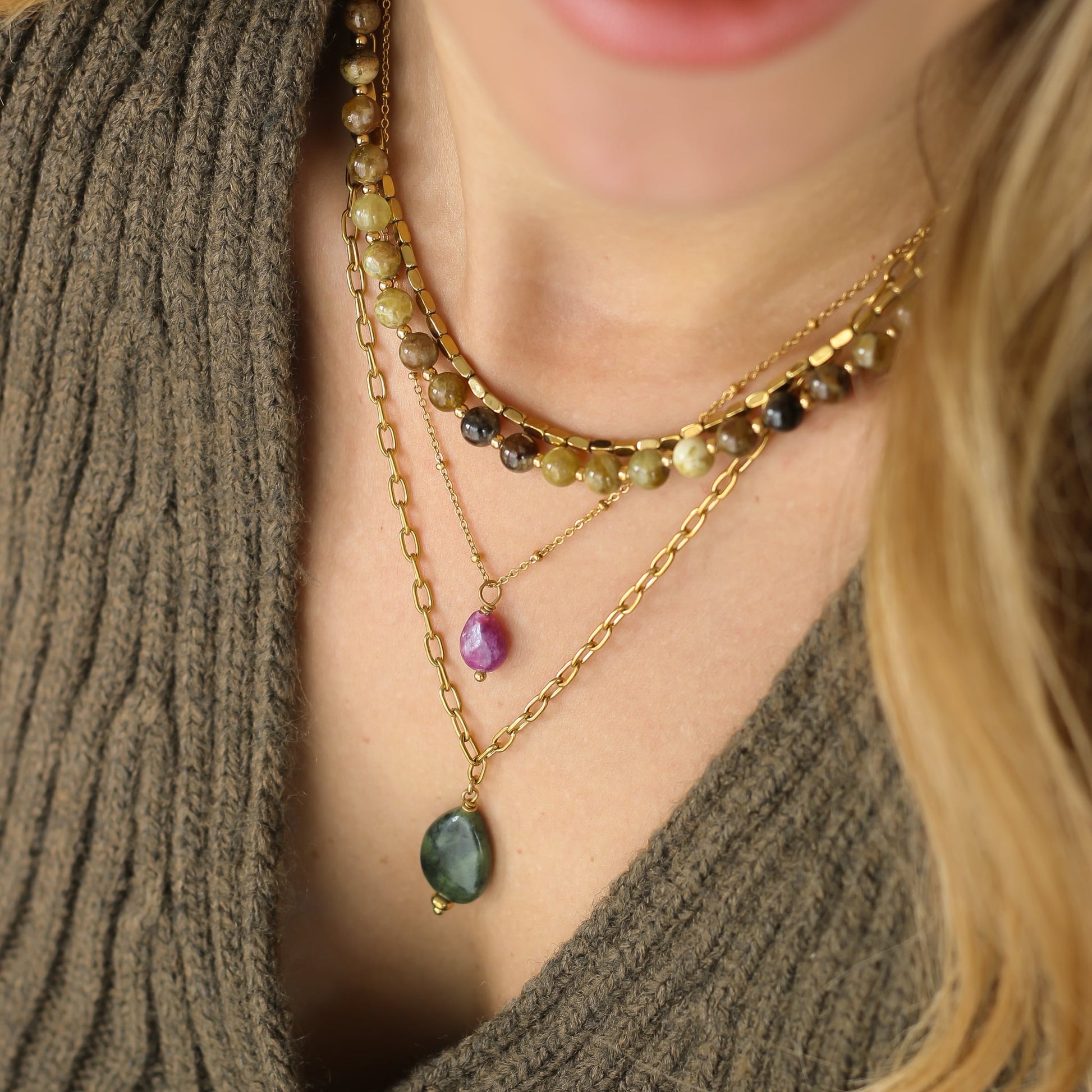 collier en Lépidolite et acier inoxydable le cadeau parfait pour votre amie 