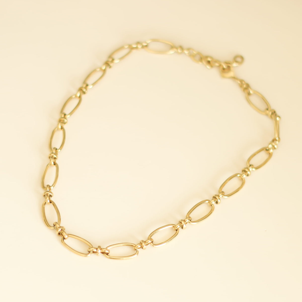 Collier chaîne dorée ovale