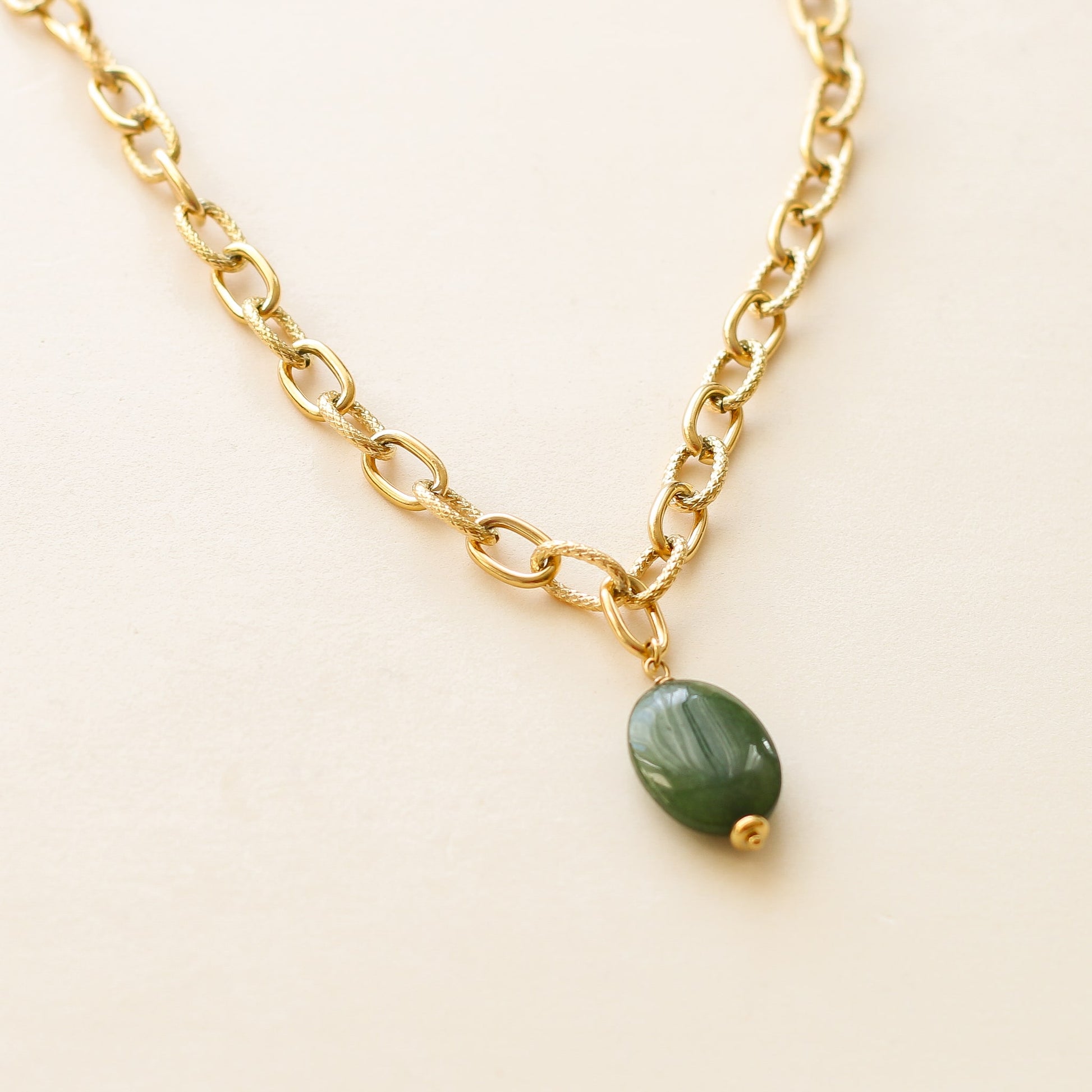 collier fait main en chaine et pierre fine naturelle de Néphrite jade 