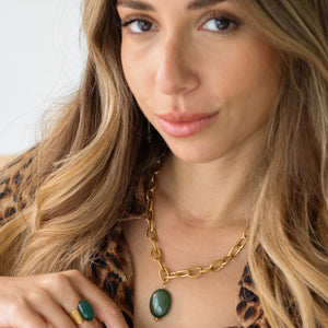 le collier parfait à offrir, chaine dorée et Néphrite jade