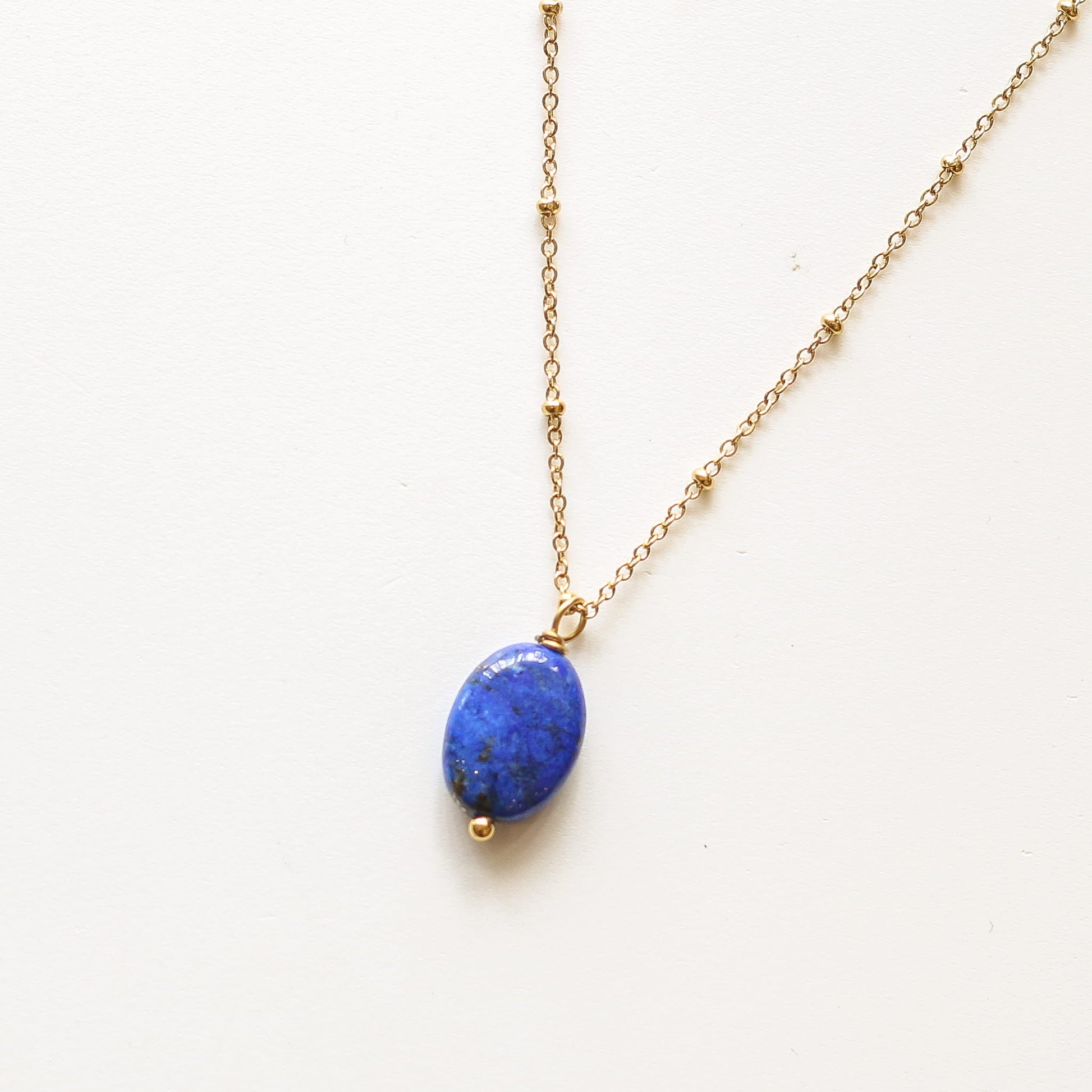 Collier Lapis Lazuli chaîne boule, vue alternative, Mahny bijoux pierres naturelles.